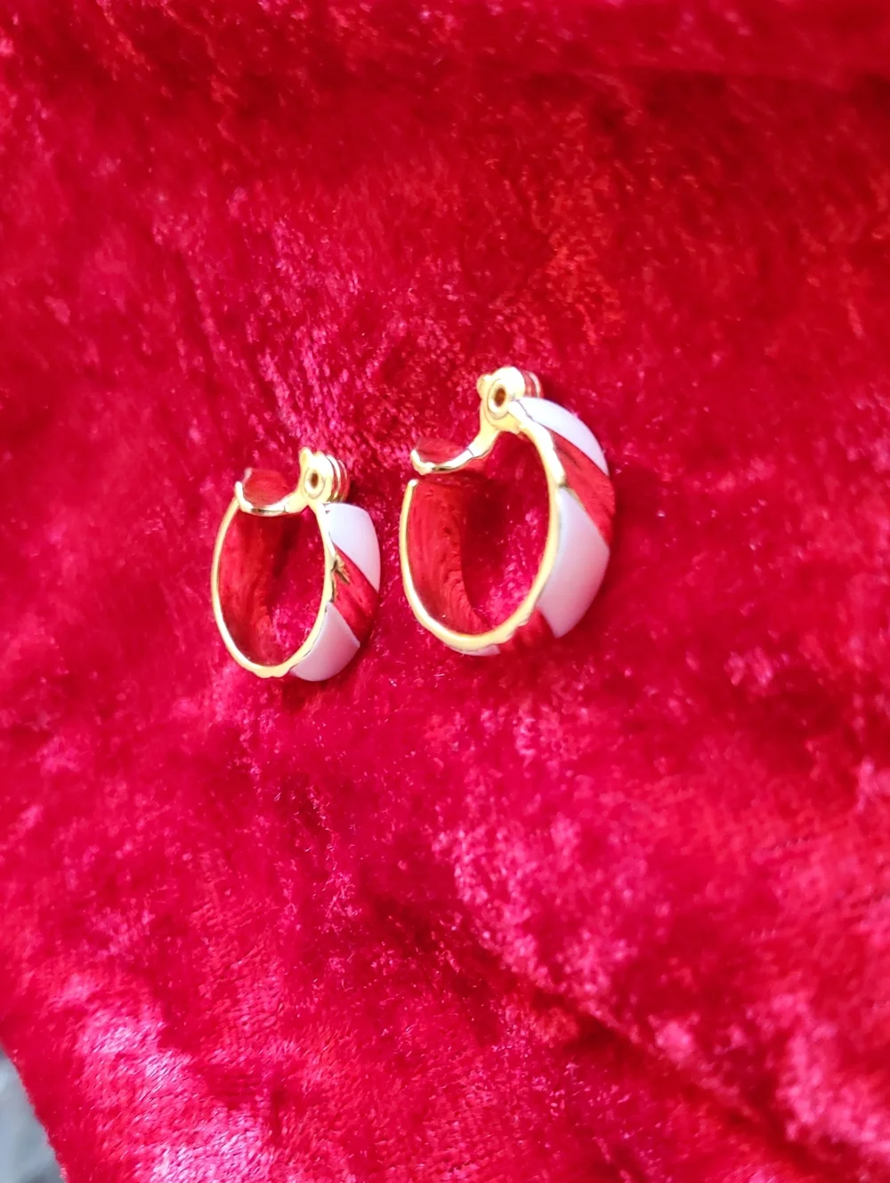 Vintage Monet Signed White Enamel Gold Tone Hoop Clip On Earrings